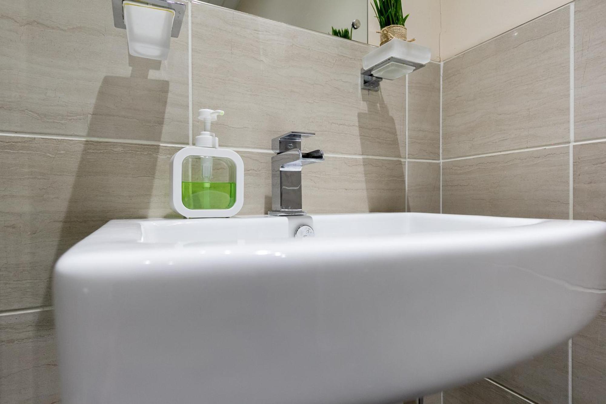 Bathway House - Free Secured Parking And Wifi Apartment Coventry Ngoại thất bức ảnh